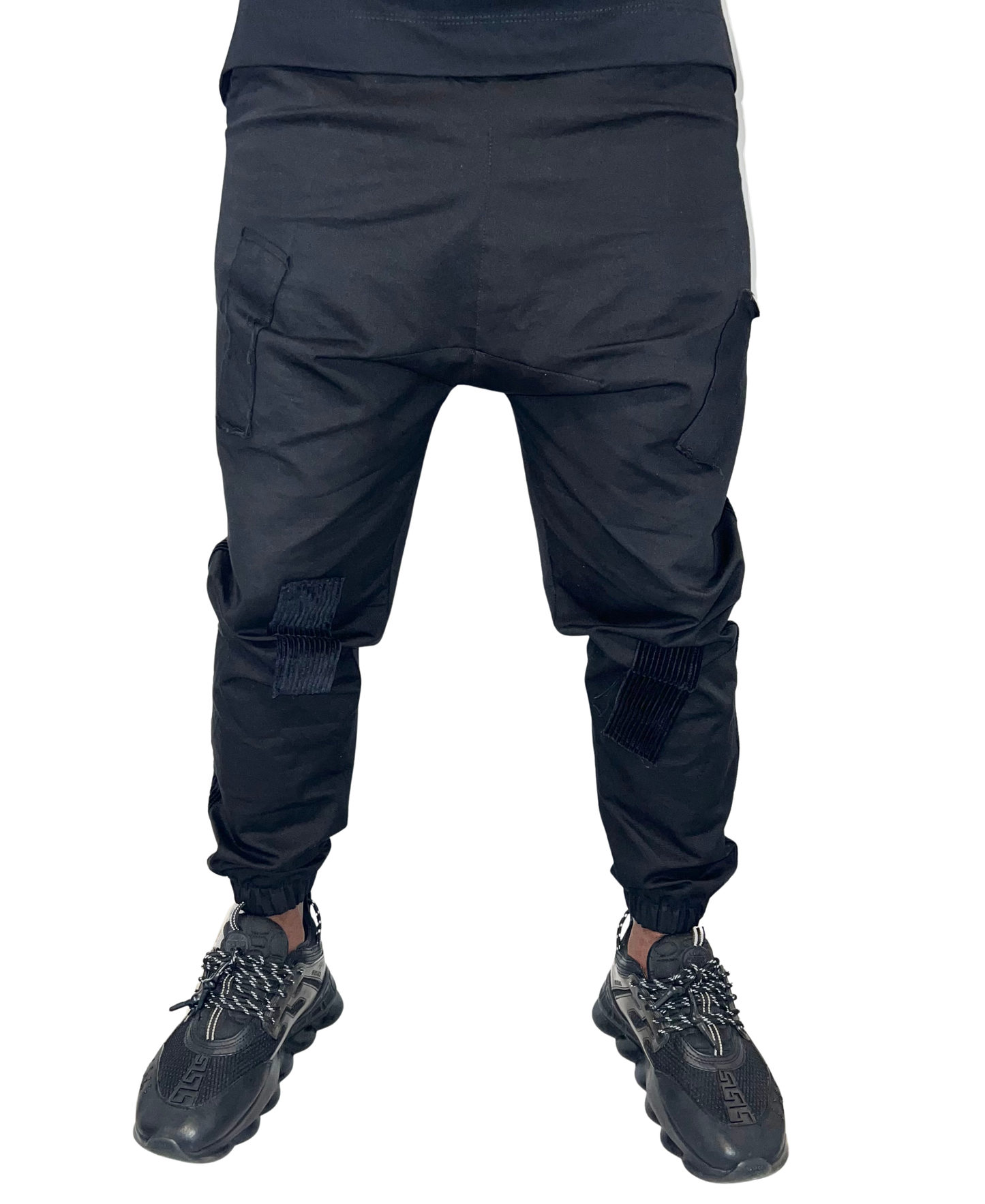 Pantaloni negri cu aplicatii