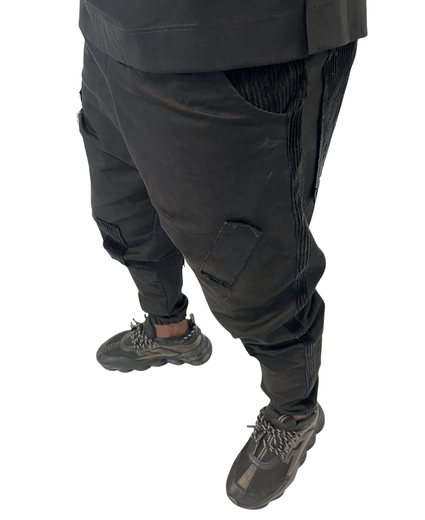 Pantaloni negri cu aplicatii