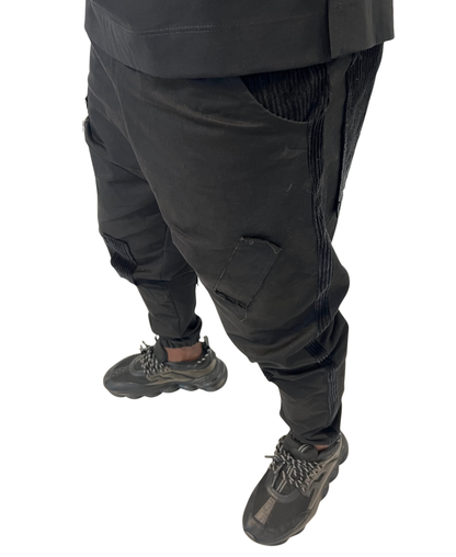 Pantaloni negri cu aplicatii