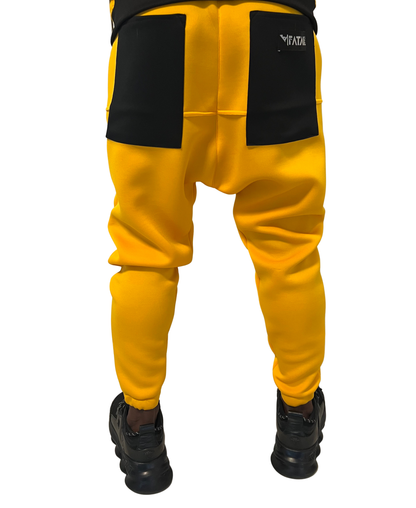 Pantaloni galbeni cu detalii negre