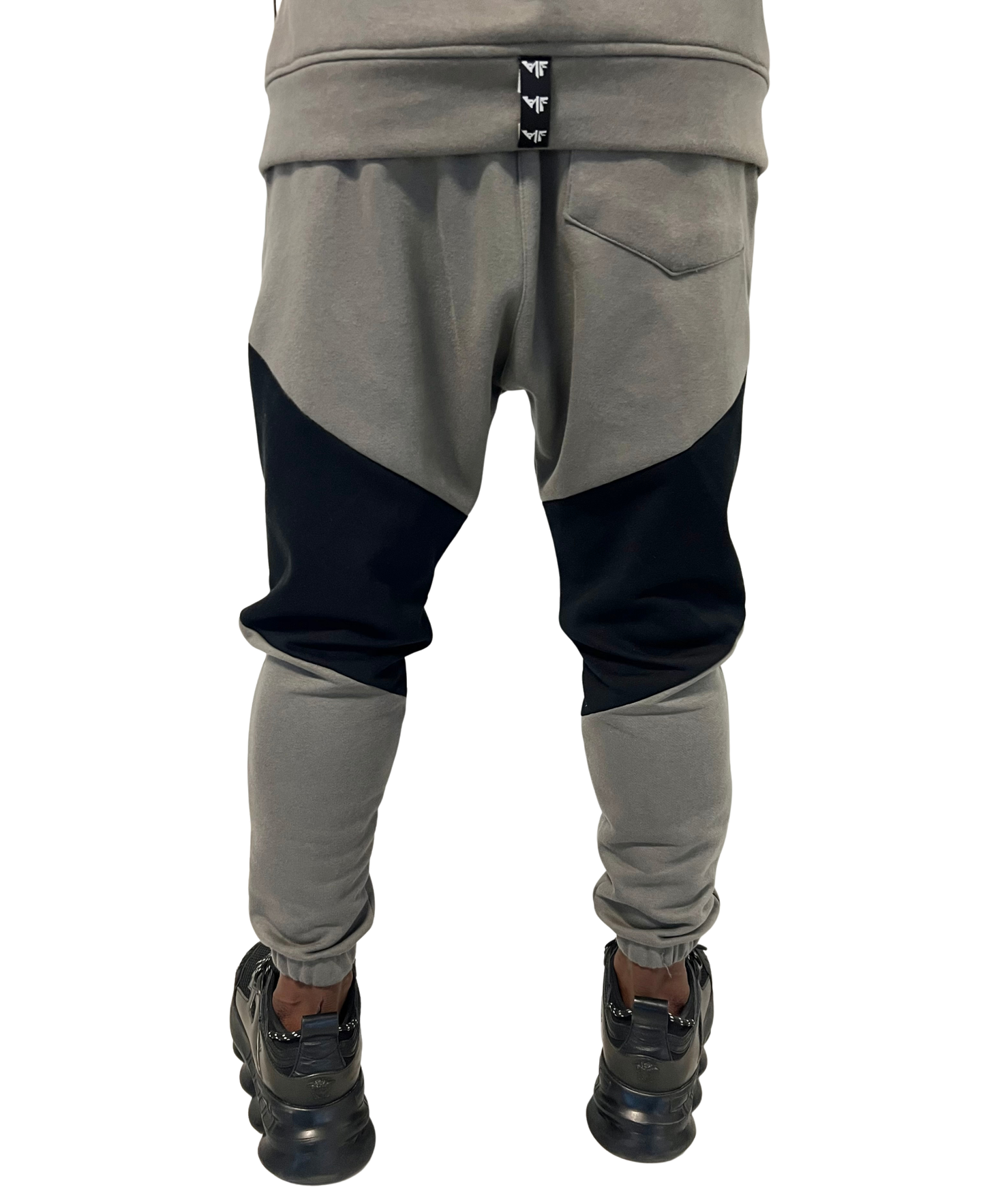 Pantaloni in doua combinatii de gri