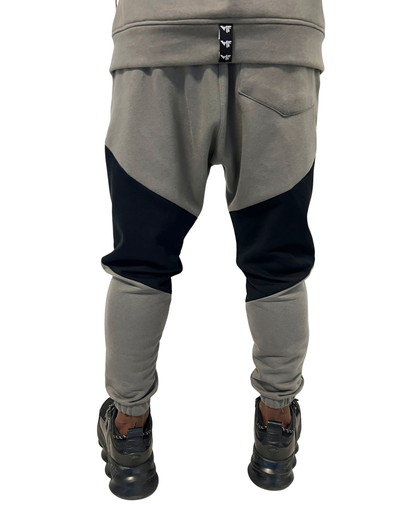 Pantaloni in doua combinatii de gri