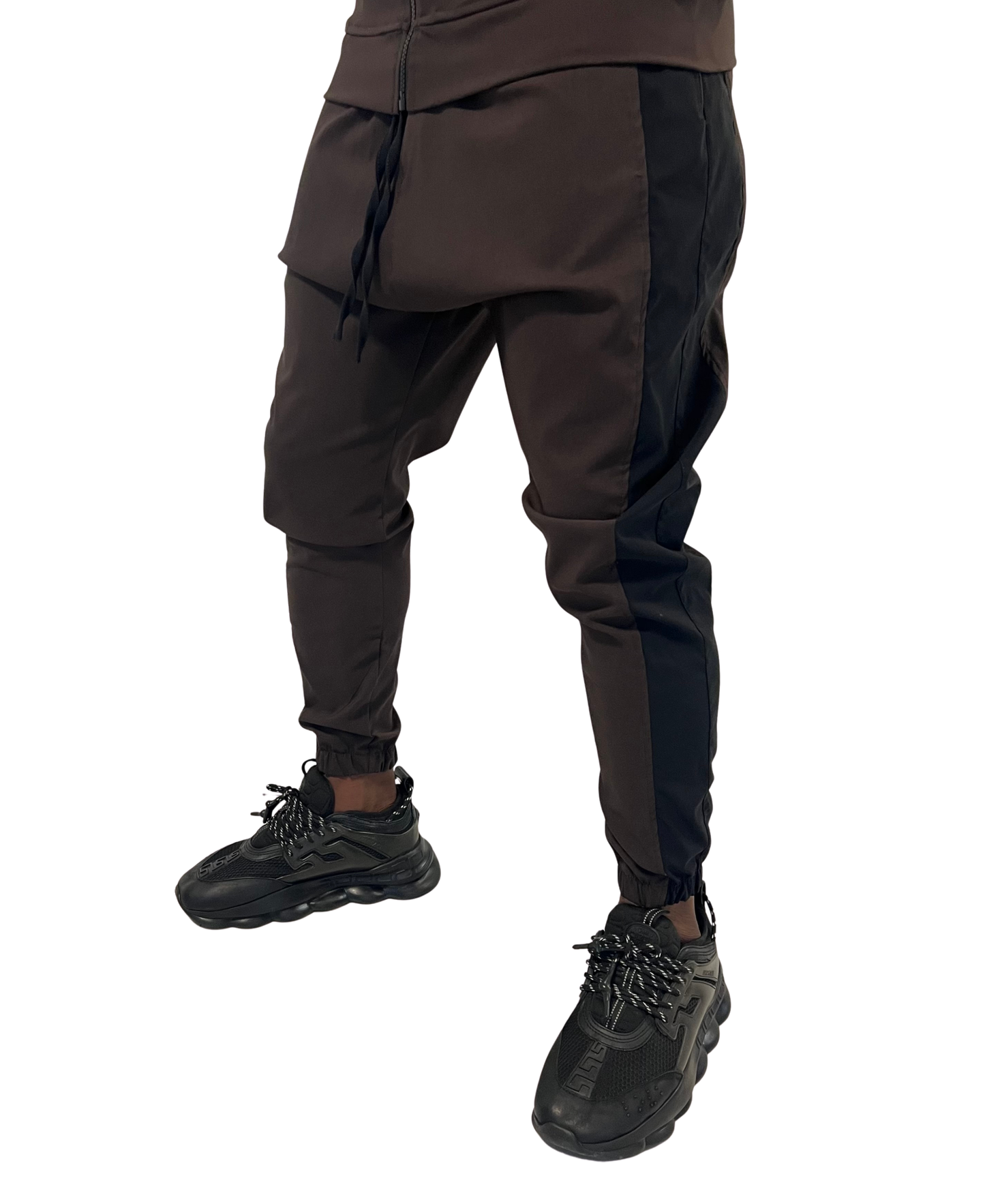 Pantaloni maro cu detalii negre