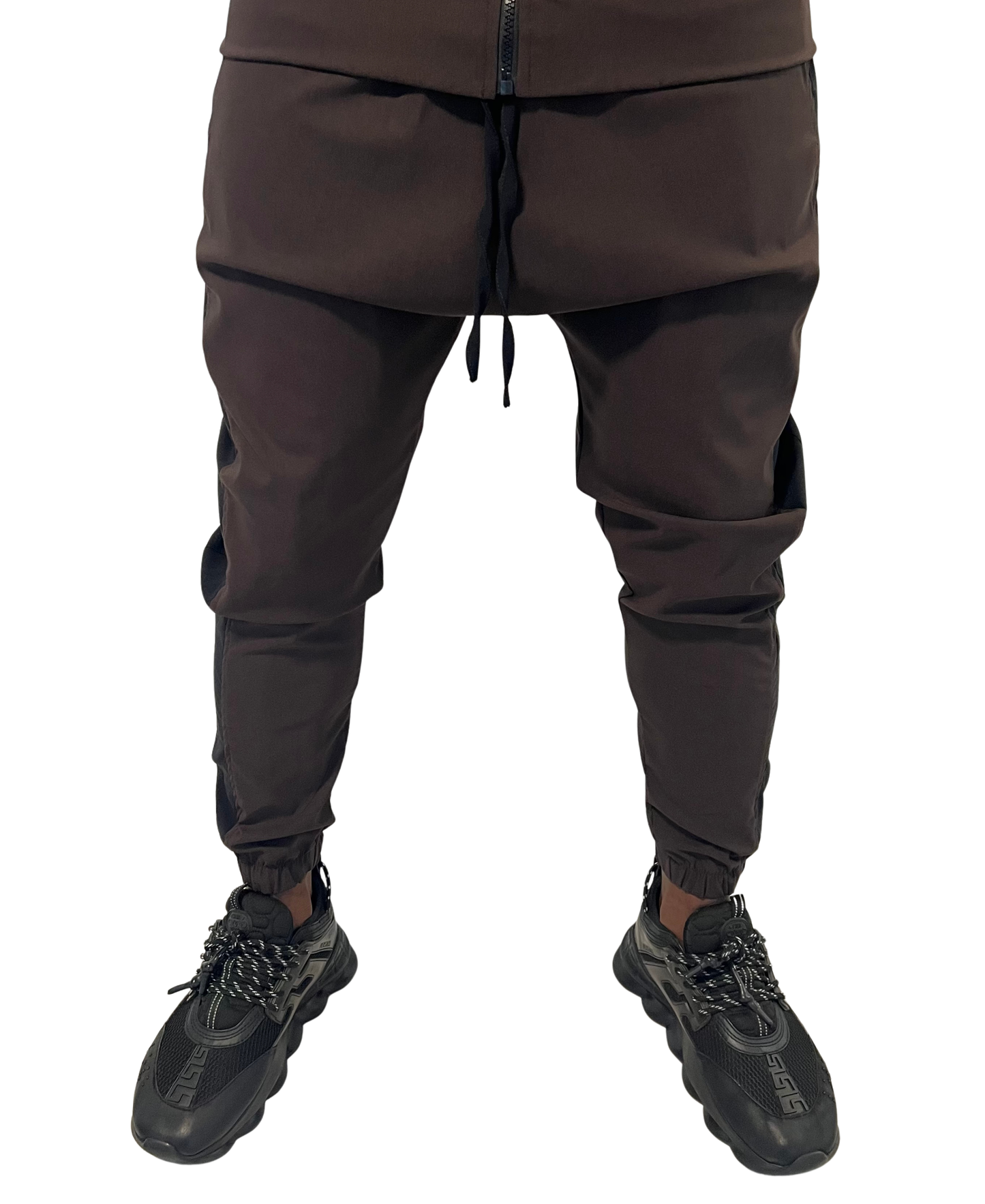 Pantaloni maro cu detalii negre