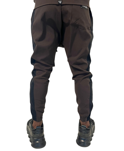 Pantaloni maro cu detalii negre