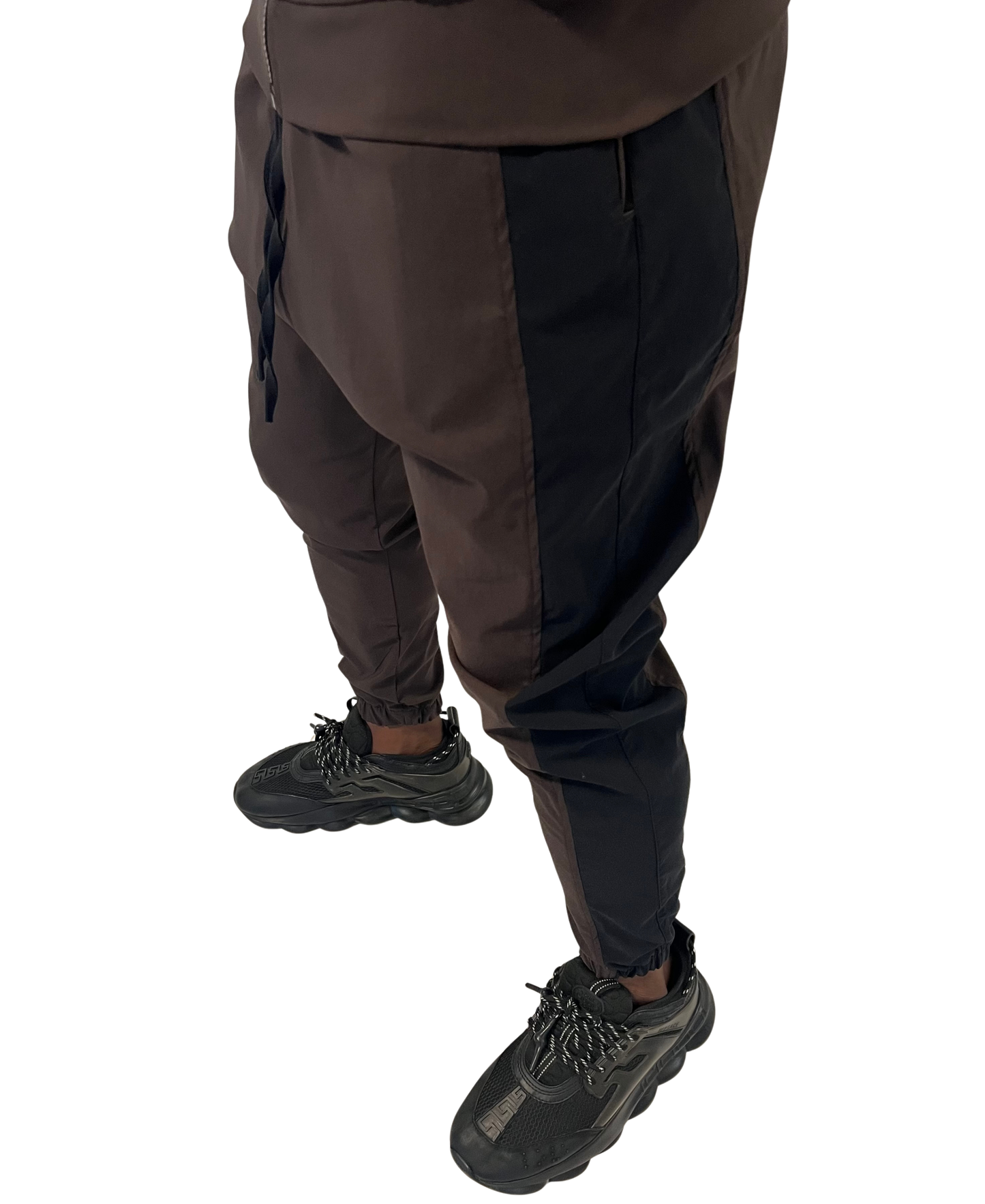 Pantaloni maro cu detalii negre