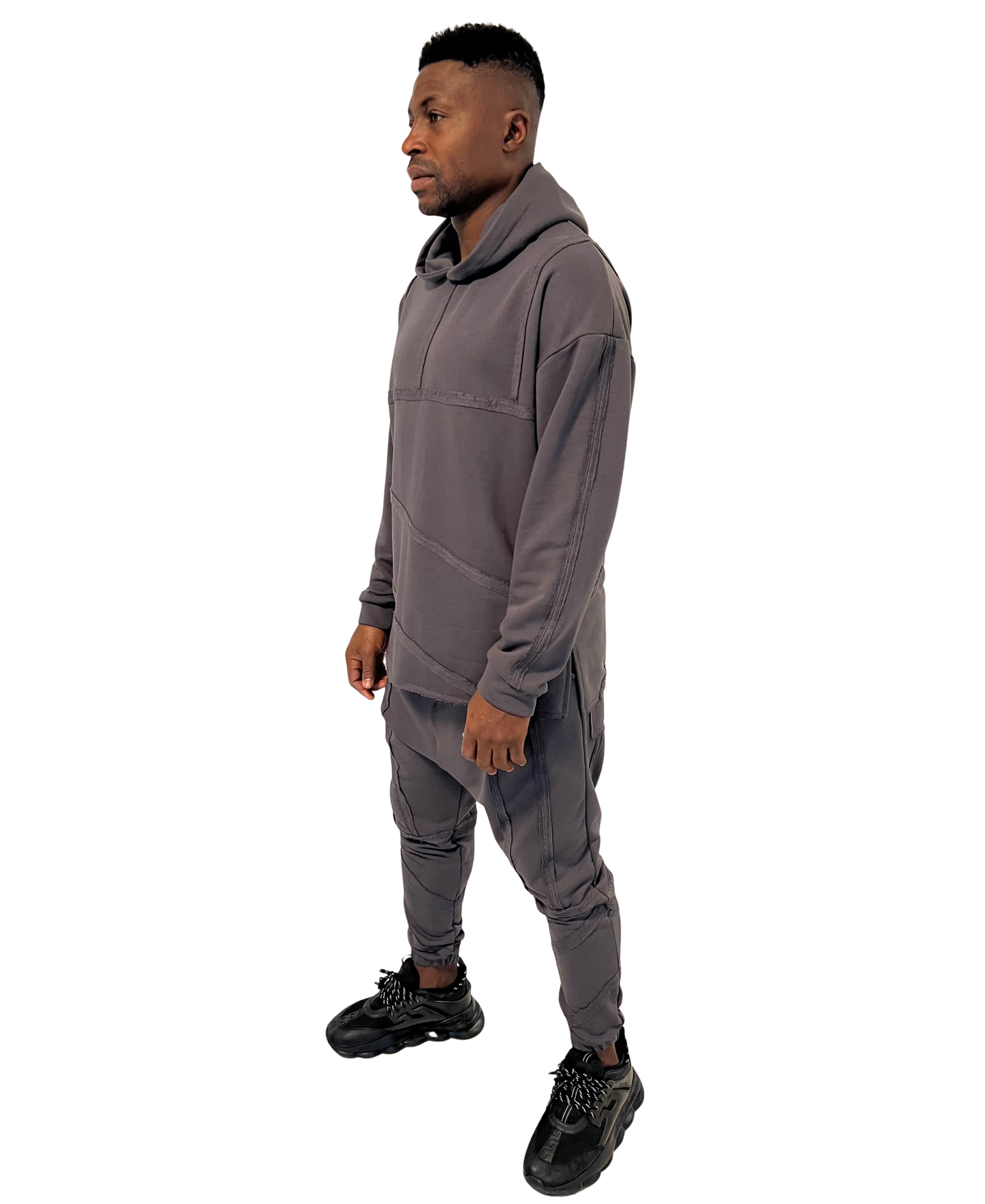 Trening gri inchis cu multiple cusaturi