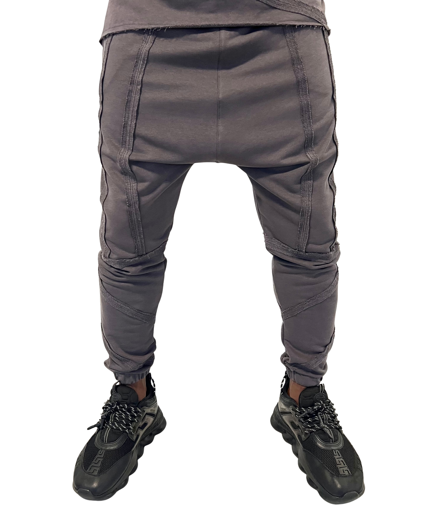 Pantaloni gri inchis cu multiple cusaturi