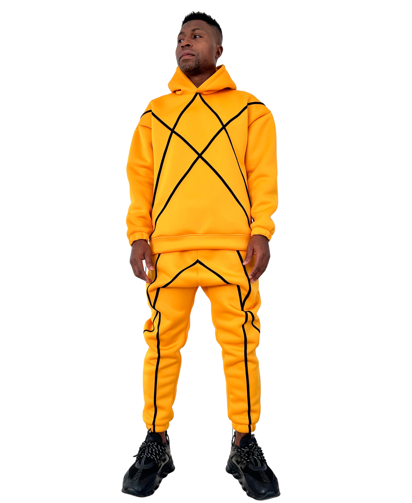 Trening galben cu dungute negre aplicate