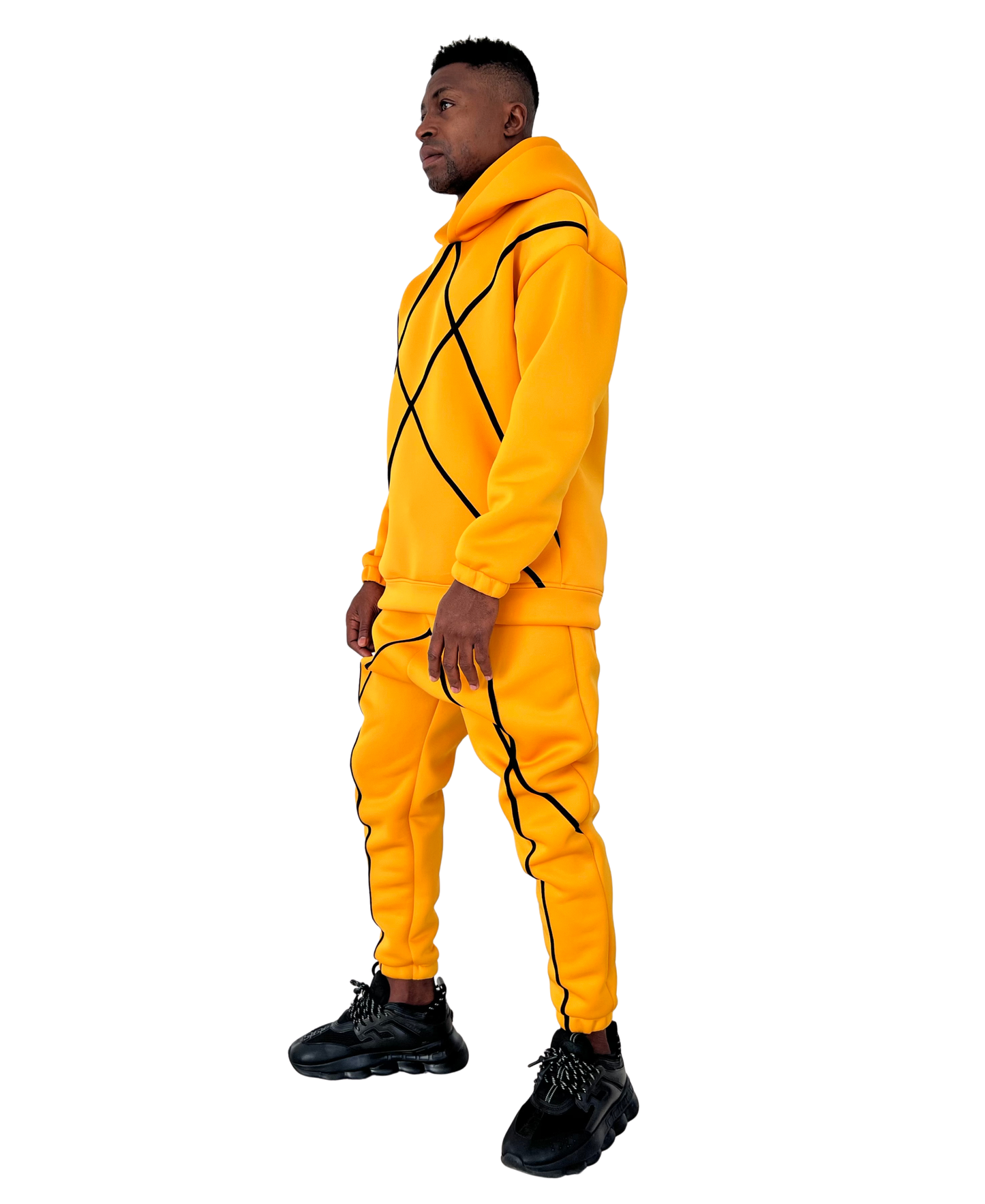 Trening galben cu dungute negre aplicate