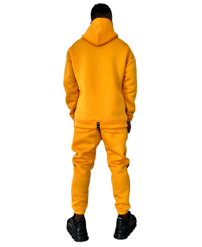 Trening galben cu dungute negre aplicate