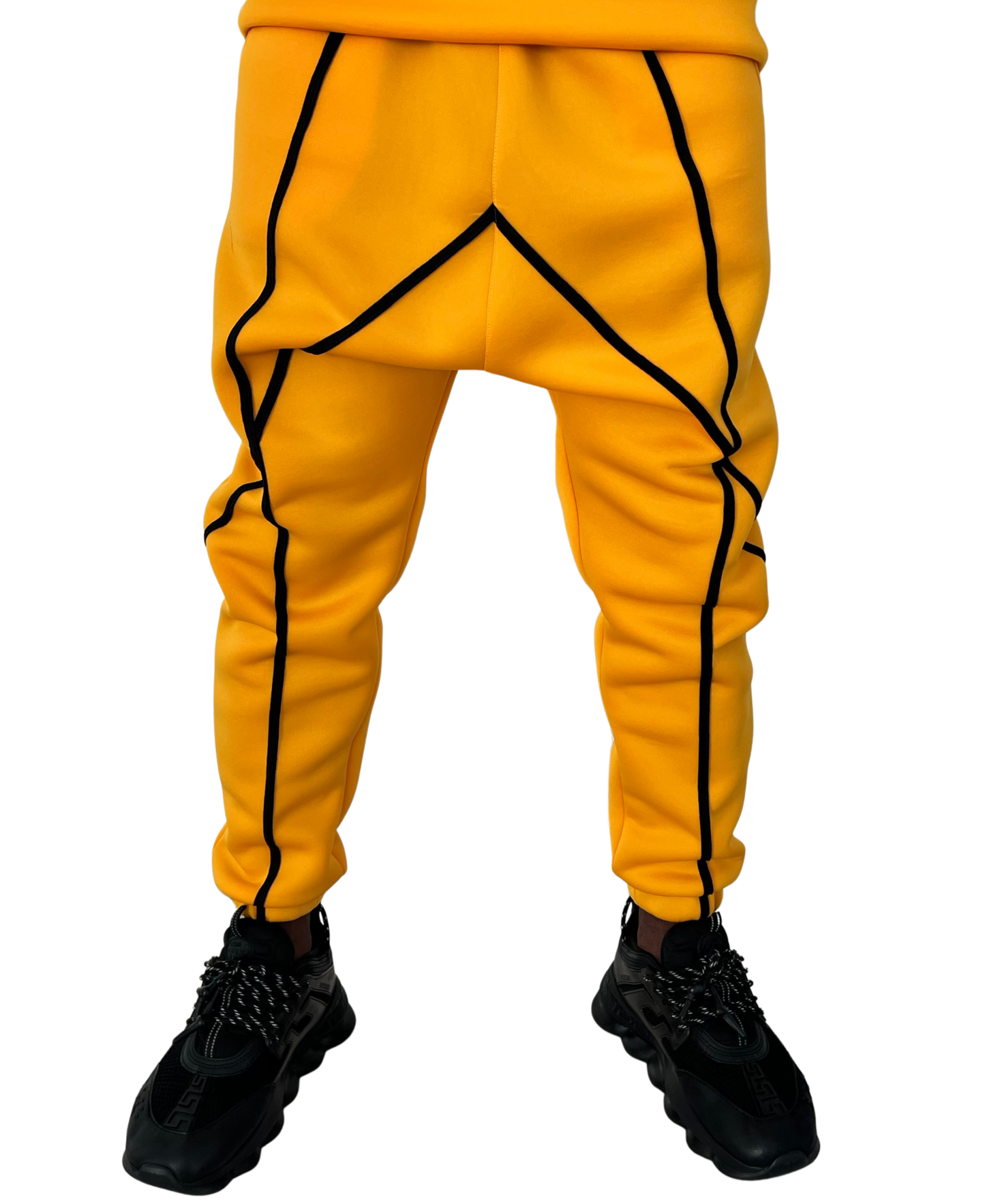 Pantaloni galbeni cu dungute negre aplicate