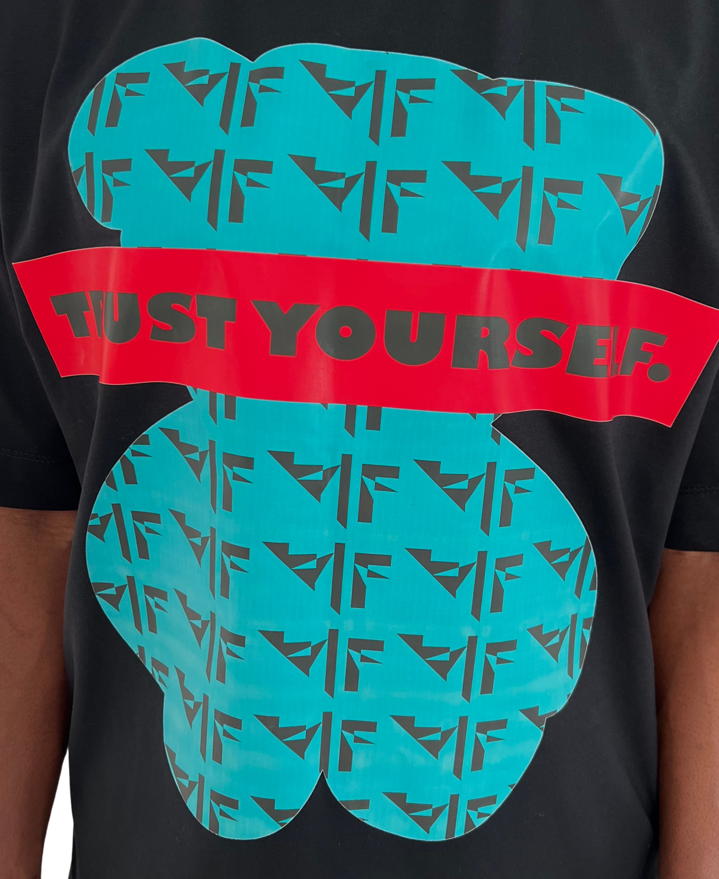 Tricou negru cu print ursulet