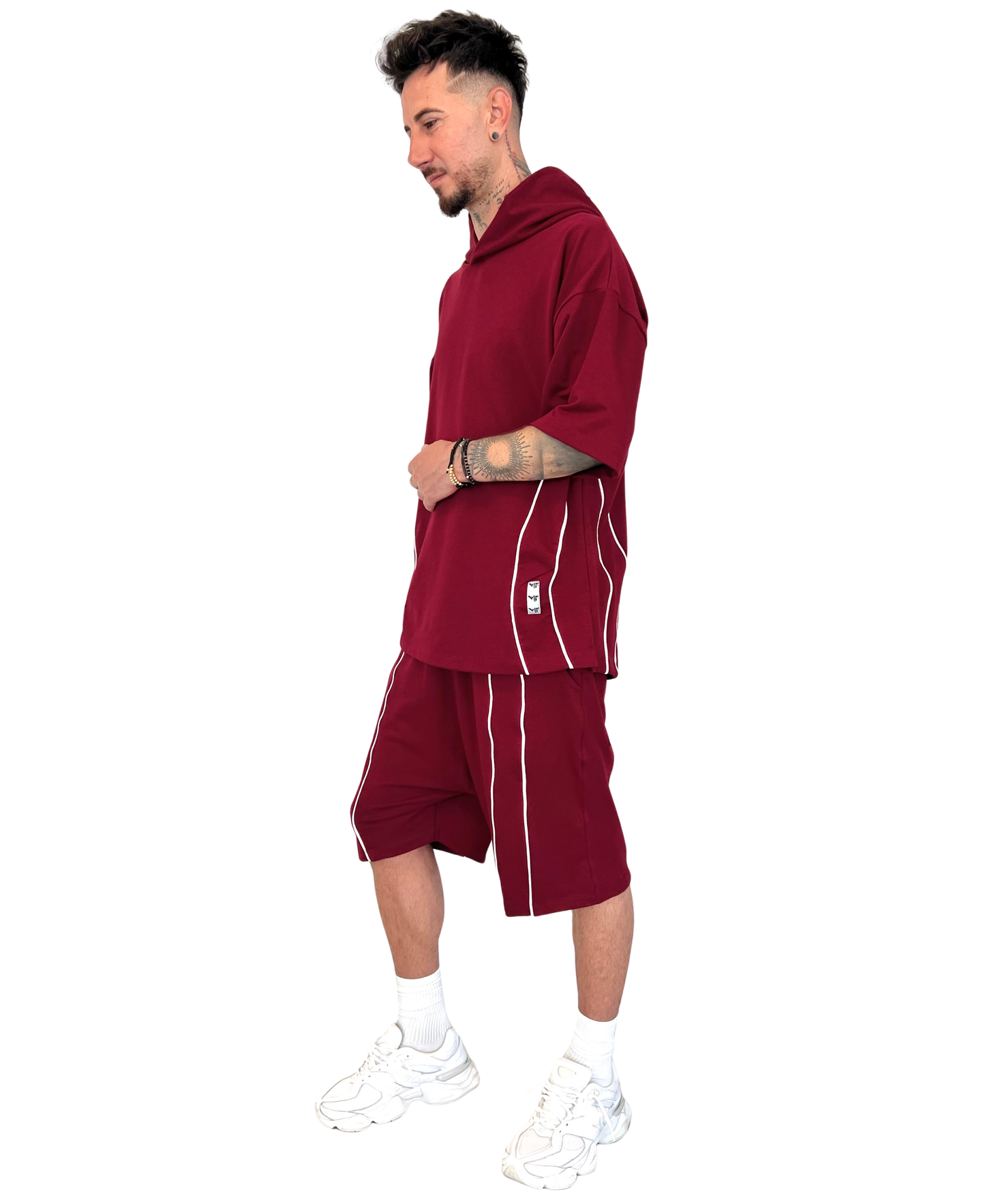 Compleu burgundy cu vipusca alba