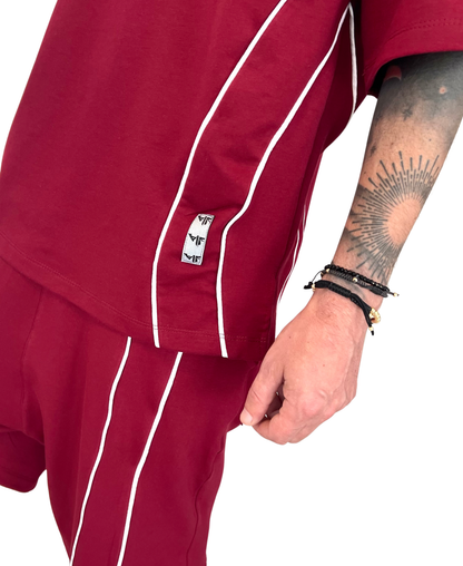 Pantaloni scurti burgundy cu vipusca alba