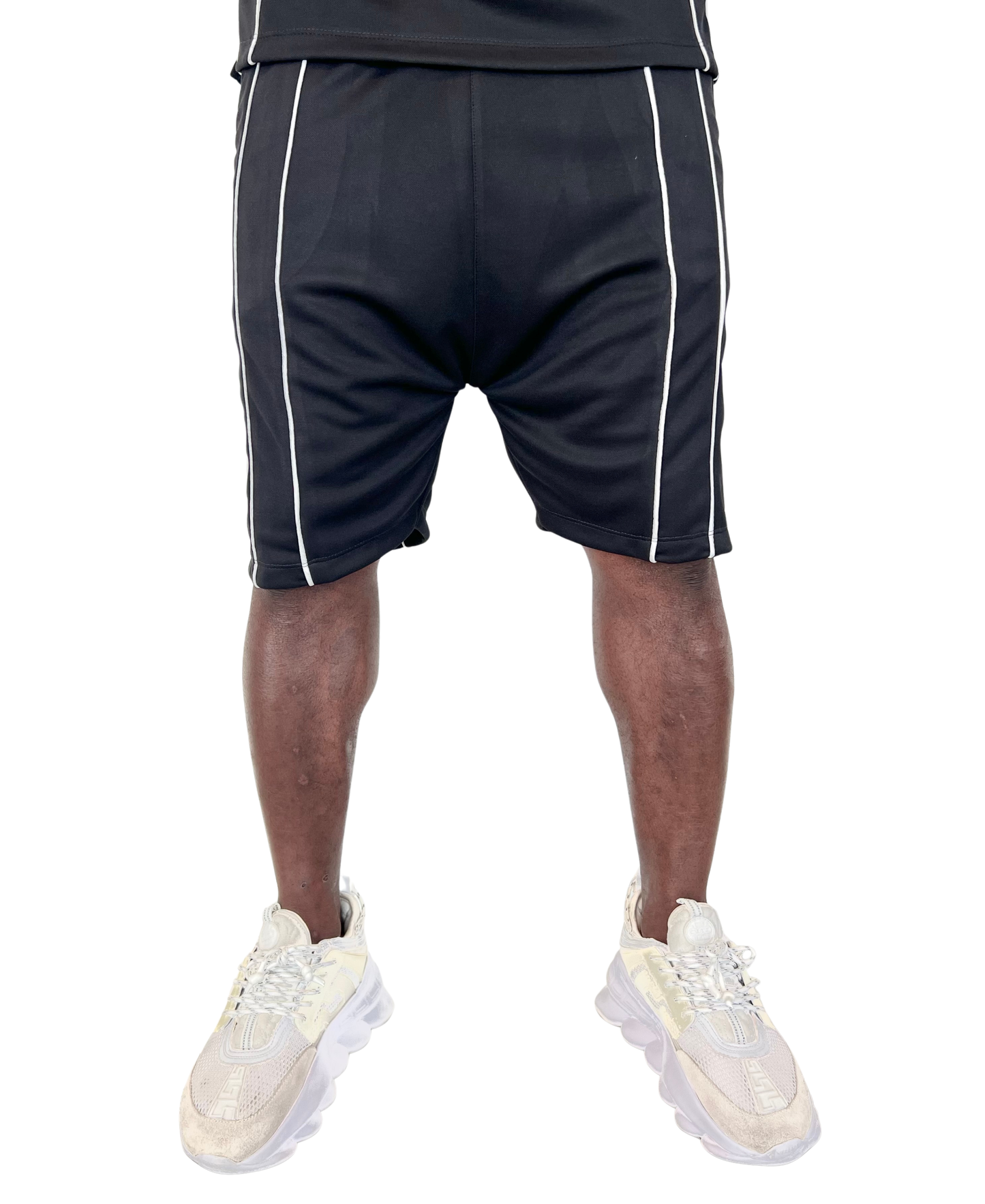 Pantaloni scurti negri cu vipusca alba