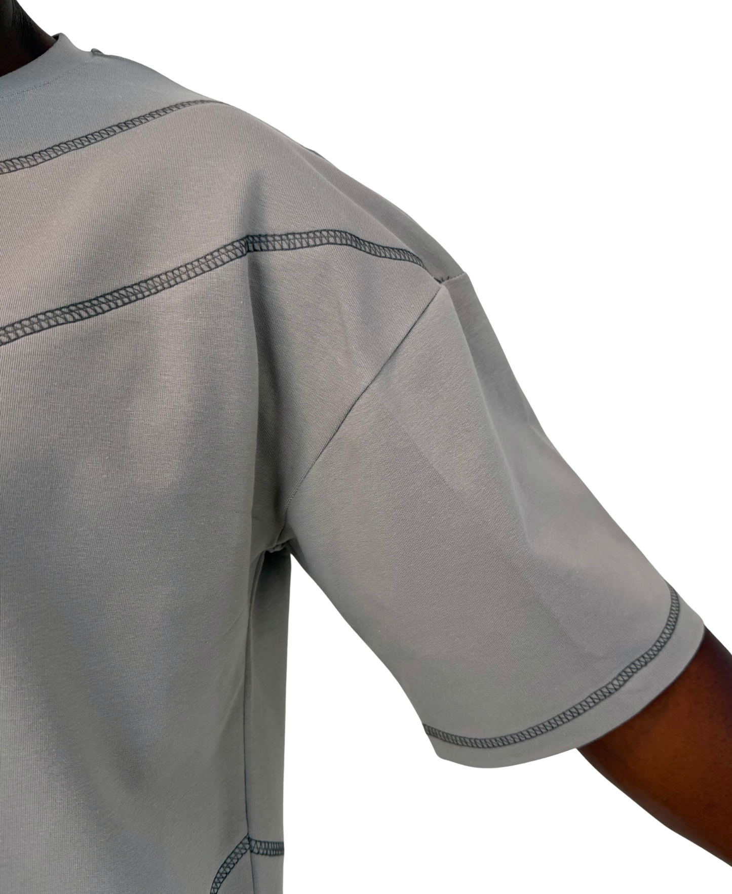 Compleu gri cu diverse cusaturi