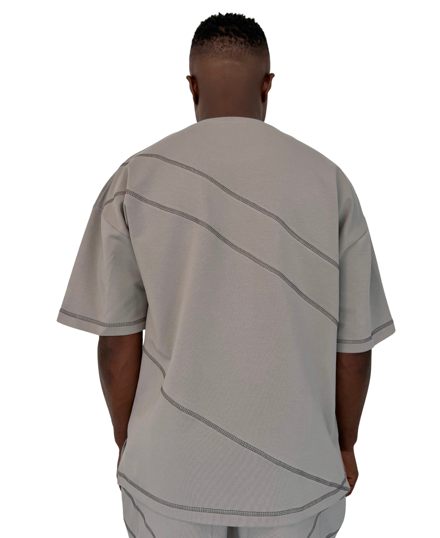Tricou gri cu diverse cusaturi