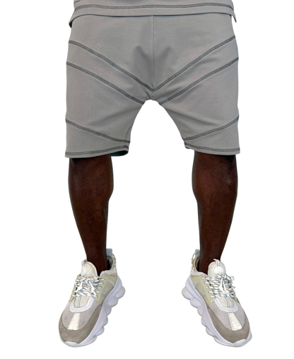 Pantaloni scurti gri cu diverse cusaturi