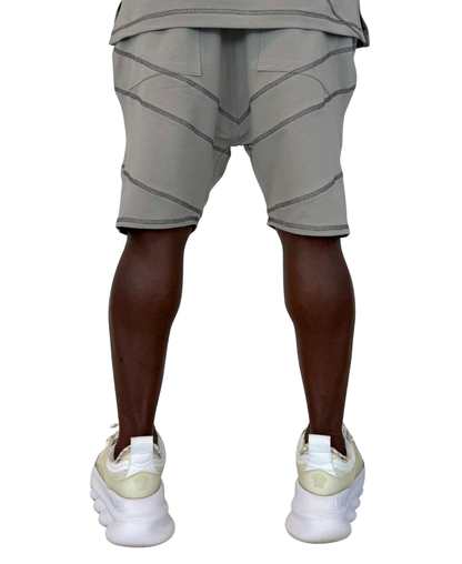 Pantaloni scurti gri cu diverse cusaturi