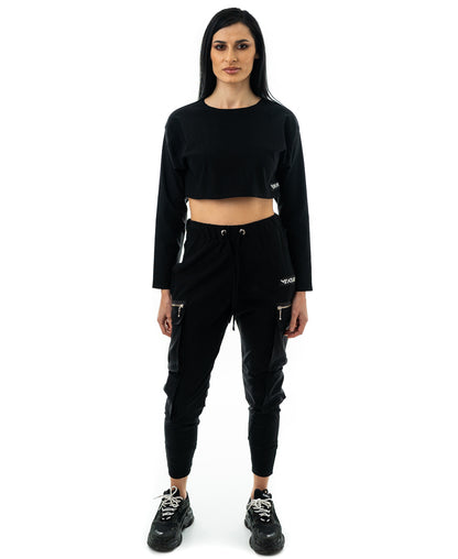 Compleu casual negru cu bluza scurta si pantalon cu buzunare laterale