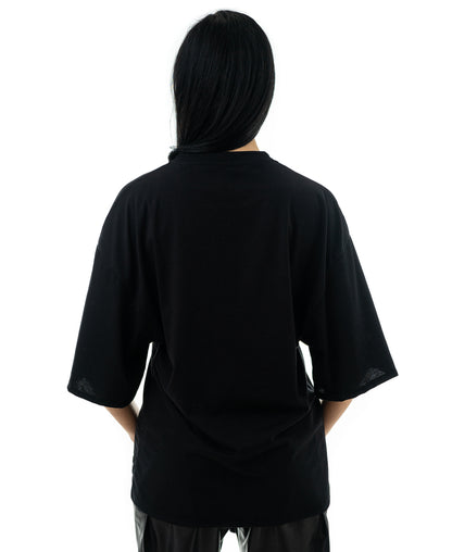 Tricou negru cu text si logo imprimat