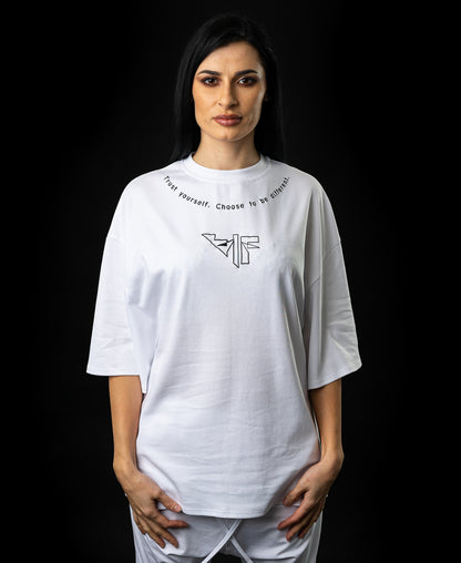 Tricou alb cu text si logo imprimat