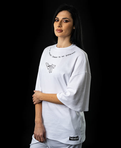 Tricou alb cu text si logo imprimat