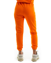 Încarcă imaginea în vizualizatorul Galerie, Pantaloni portocalii imprimati cu folie aplicata prin termotransfer
