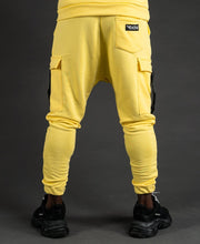 Încarcă imaginea în vizualizatorul Galerie, Yellow trousers with accesories - Fatai Style

