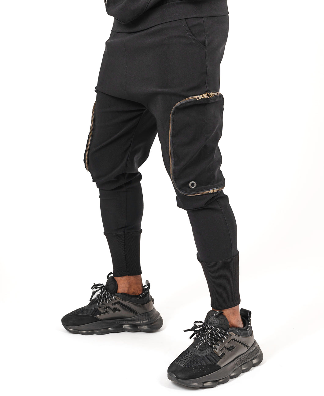 Pantaloni negri cu buzunare laterale detasabile