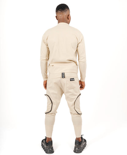 Compleu crem cu buzunare si fermoare de alama (buzunar detasabil la pantalon)