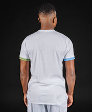 Încarcă imaginea în vizualizatorul Galerie, Tricou alb cu design in trei culori
