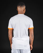 Încarcă imaginea în vizualizatorul Galerie, Tricou alb cu design portocaliu
