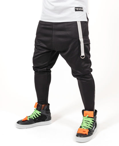 Pantaloni negri cu accesorii albe