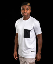 Încarcă imaginea în vizualizatorul Galerie, Tricou alb cu buzunar negru
