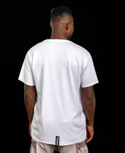 Încarcă imaginea în vizualizatorul Galerie, Tricou alb oversize vopsit si cu banda neagra
