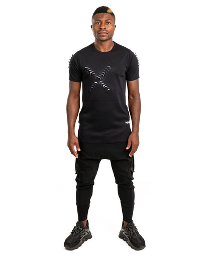 Tricou negru cu multiple taieturi albe