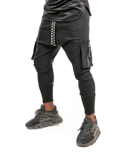 Pantaloni cu buzunare laterale si snur cu logo