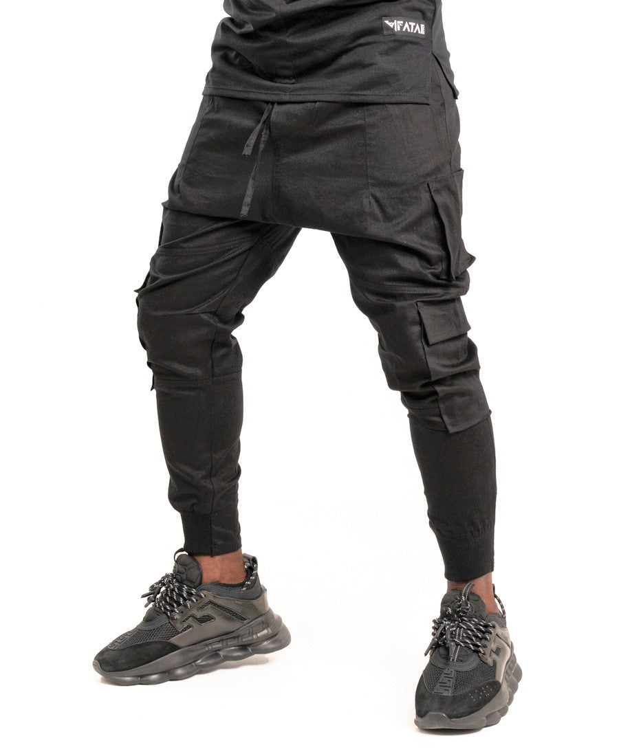 Pantaloni negri cu diverse buzunare laterale si elastec la glezna
