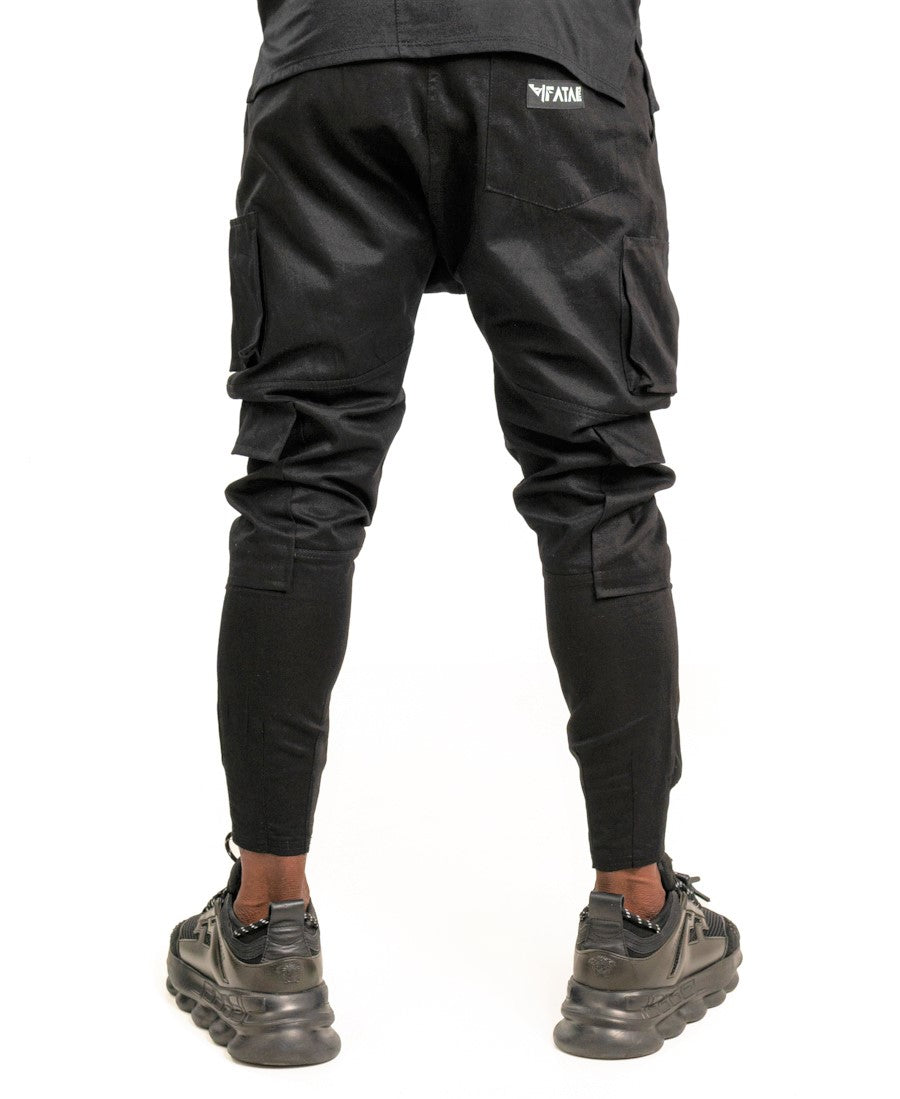 Pantaloni negri cu diverse buzunare laterale si elastec la glezna