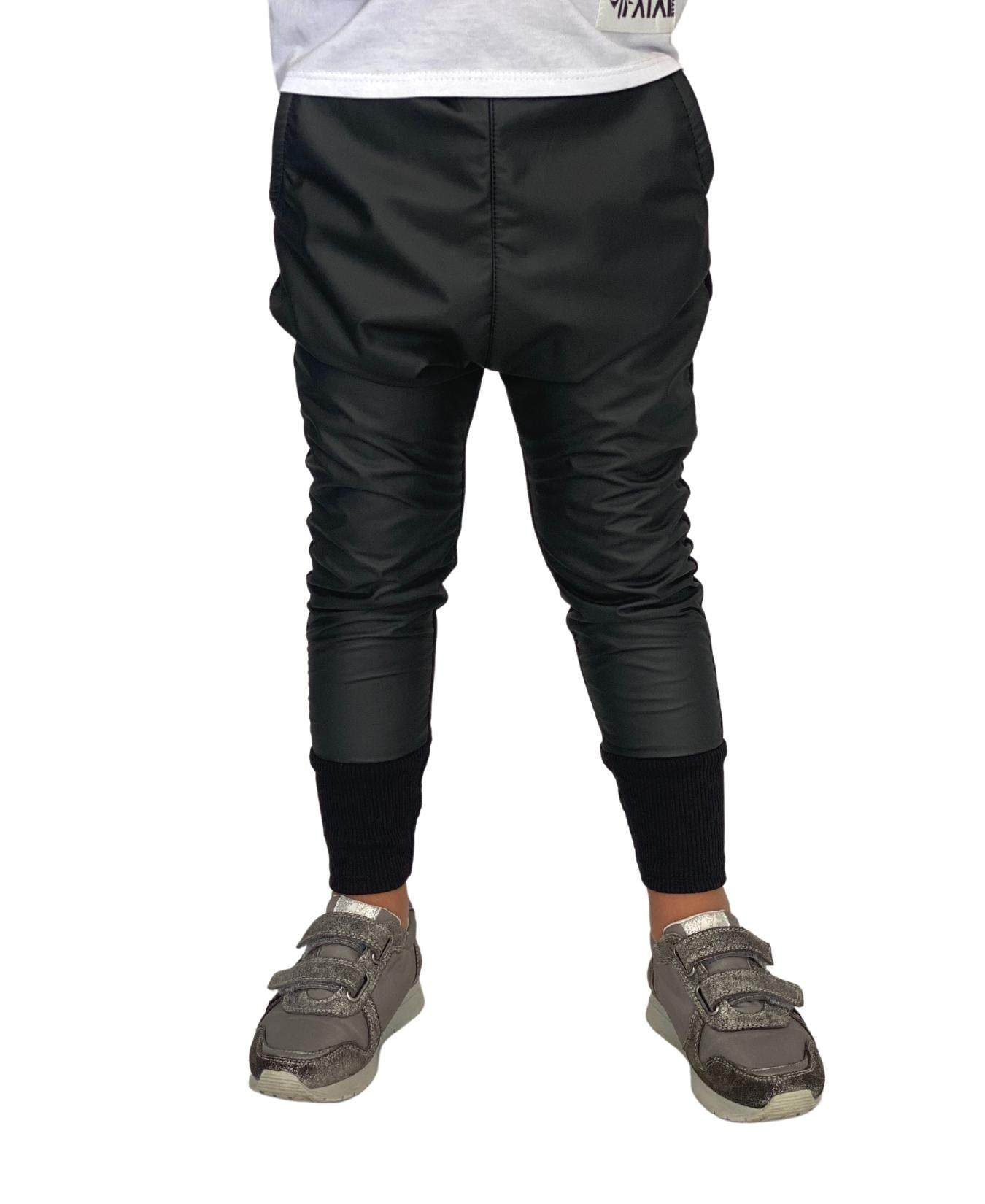 Pantaloni unisex negru cu detalii din piele