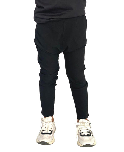 Pantaloni unisex negru cu detalii la gamba