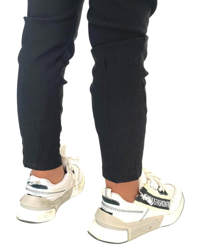 Pantaloni unisex negru cu detalii la gamba
