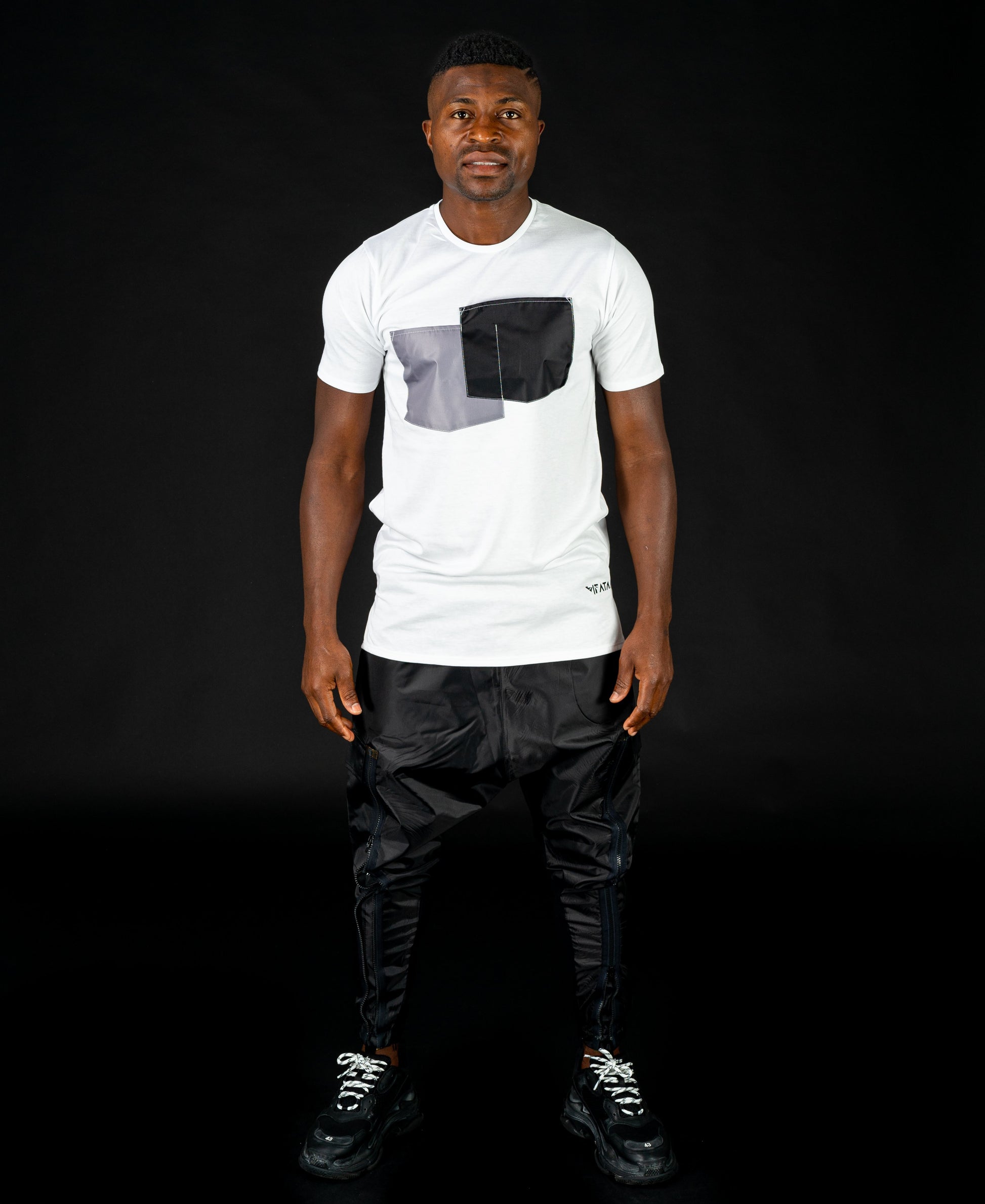 White t-shirt with black and grey pockets - Fatai Style