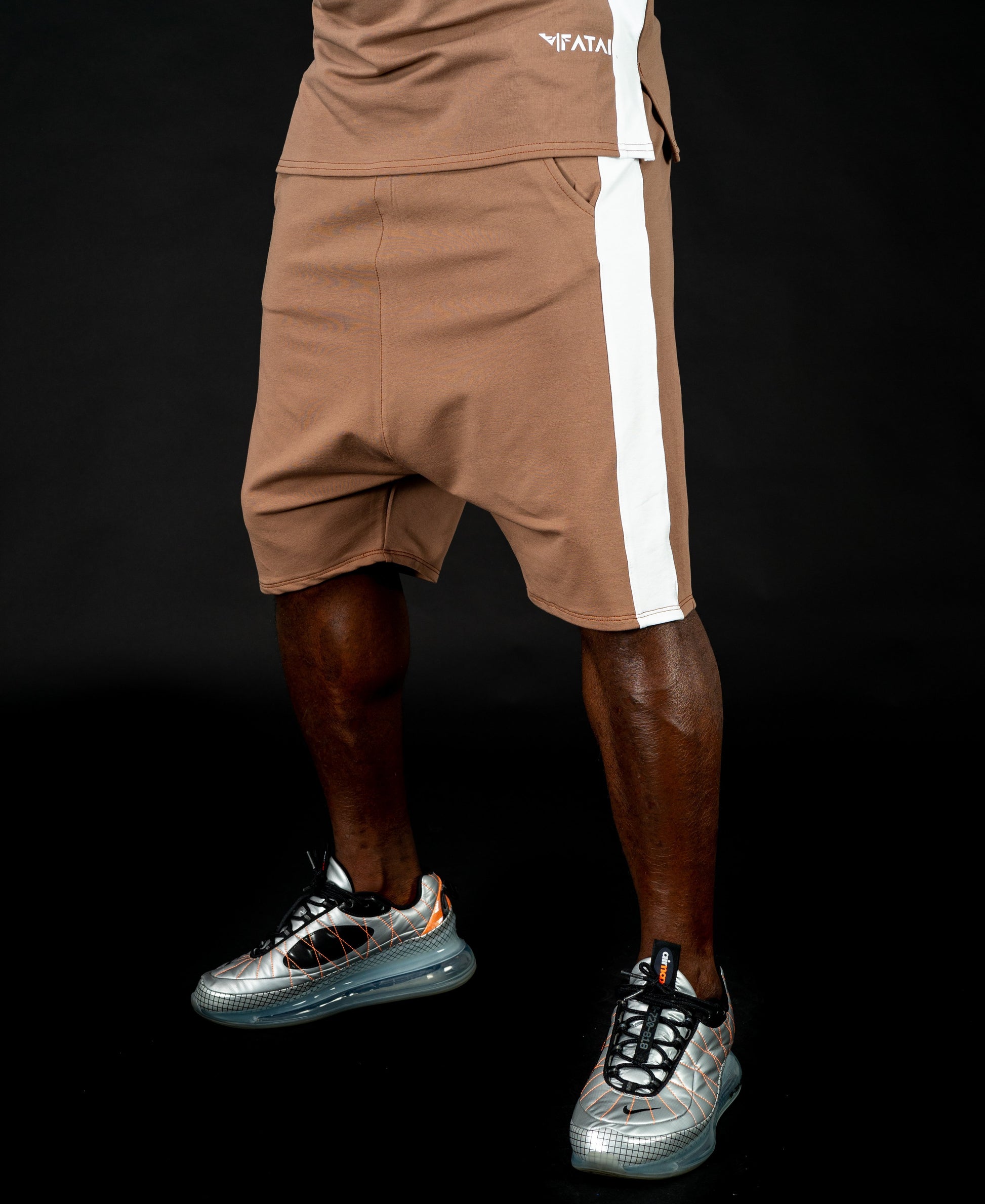 Short brown trousers with white line - Fatai Style
