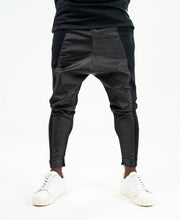 Încarcă imaginea în vizualizatorul Galerie, Black trousers with fold - Fatai Style

