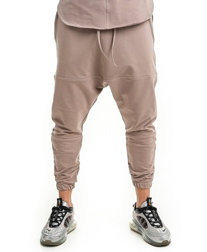 Pantaloni capuccino cu doua cusaturi orizontale