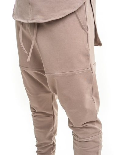 Pantaloni capuccino cu doua cusaturi orizontale