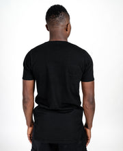 Încarcă imaginea în vizualizatorul Galerie, Black t-shirt with horizontal design - Fatai Style
